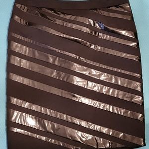 Pencil skirt with patent leather look stripes